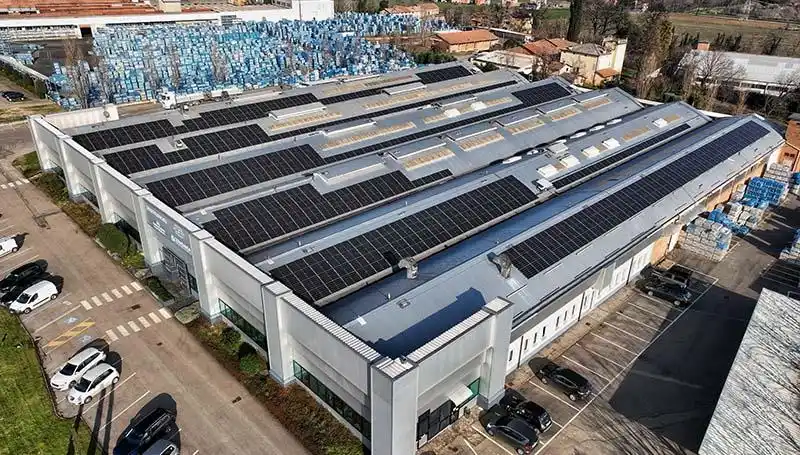 Impresa impegnata in un progetto di innovazione digitale ed efficientamento energetico.